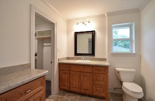 Angleton House | Comfy1-bedroom 1-bath with WiFi and Cable TV in lovely Angleton