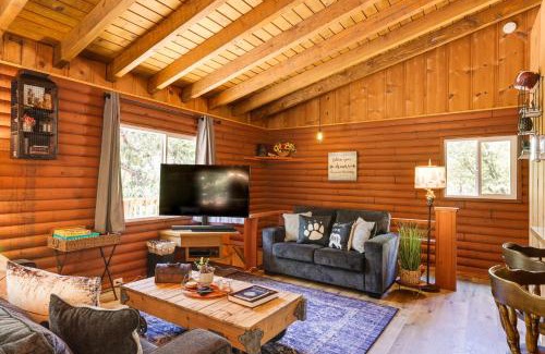 Phoenix Lake-Cedar Ridge House | Community Lake Access Peaceful Cabin in Sonora!