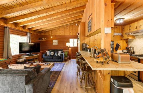 Phoenix Lake-Cedar Ridge House | Community Lake Access Peaceful Cabin in Sonora!