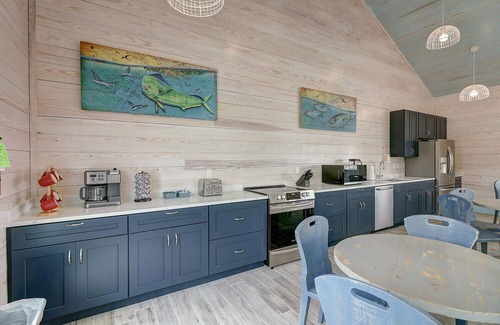 Port Aransas RV Rental | Community Pool, In Town, Dog Park, Fishing, Wifi, Laundry Room, Walking Paths