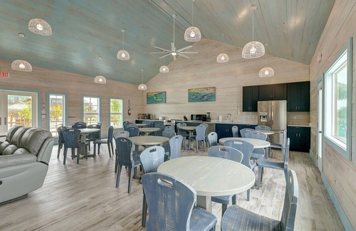 Port Aransas RV Rental | Community Pool, In Town, Dog Park, Fishing, Wifi, Laundry Room, Walking Paths