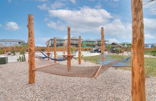 Port Aransas RV Rental | Community Pool, In Town, Dog Park, Fishing, Wifi, Laundry Room, Walking Paths