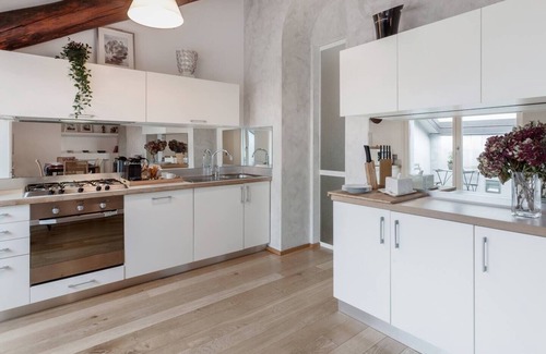 Como City Centre Apartment | Como Sweet Como - Free Parking - Central Como - 150 mq/1600 sq ft