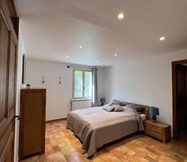 Entrecasteaux Bed & Breakfast | Comorebi Provence
