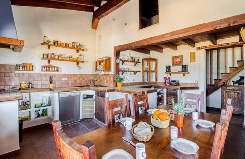 Alcaucin Cottage | Compact Escape by the Parklands