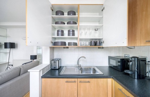 Campden Apartment | Compact Notting Hill 1BR, 3 min walk Notting Hill Gate st, by Blueground