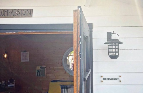 Dripping Springs Cabin | Compassion Cabin @ 13 Acres - Yoga/Hike/Meditate