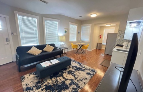 Mahncke Park Apartment | Complete Cozy Stylish 1BR/1BA Near Downtown