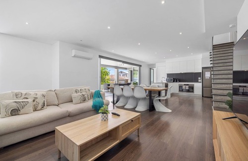 Rye House | Complete Luxury Escape - Magnificent Rye Accommodation Sleeps 30!