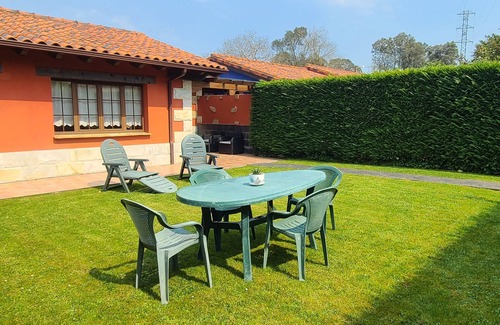 La Portilla Cottage | Complete red apartment in Llanes