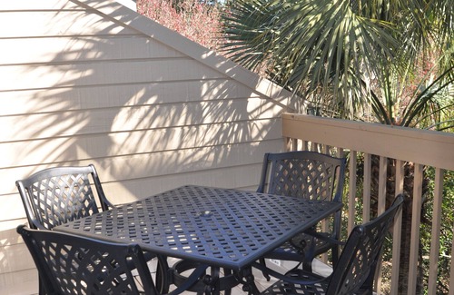 Palmetto Dunes Villa | Completely Renovated Top Floor Villa Steps To Beach