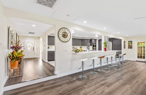 Orange House | ❤️COMPLETELY RENOVATED QUIET LUXURY HOME NEAR DISNEYLAND❤️