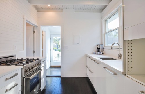 North Beach Haven House | Completely transformed Hampton style cottage! 2 from Beach!n