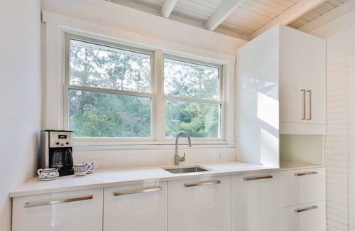 North Beach Haven House | Completely transformed Hampton style cottage! 2 from Beach!n