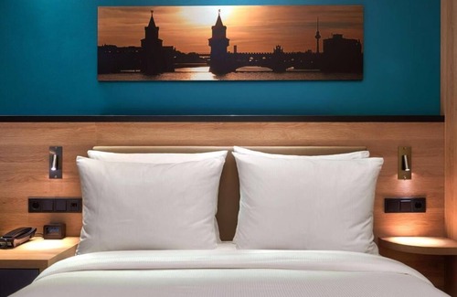 Mitte Hotel | Complimentary Breakfast & City Views! Short drive to Pergamon Museum!