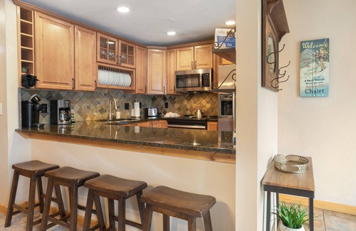 Avon Condo | Complimentary Shuttle to Slopes, Wonderful Condo, Pool & Hot Tub!