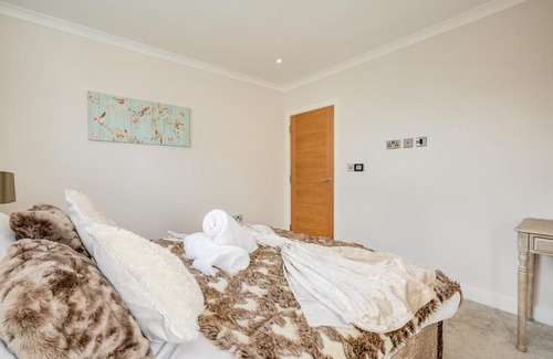 Syon Apartment | Concord House Kew, Brentford, London