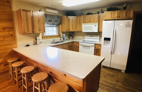 Pigeon Forge Condo | Condo 13D a 2BR condo located nearly across the street from Dollywood.