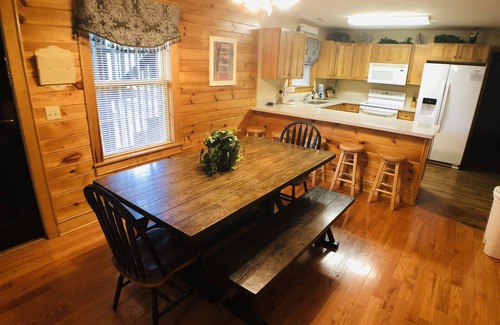 Pigeon Forge Condo | Condo 13D a 2BR condo located nearly across the street from Dollywood.