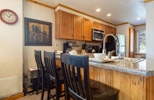 Snowshoe Condo | Condo ∙ 2 bedrooms ∙ 9 guests