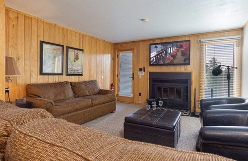 Snowshoe Condo | Condo ∙ 2 bedrooms ∙ 9 guests