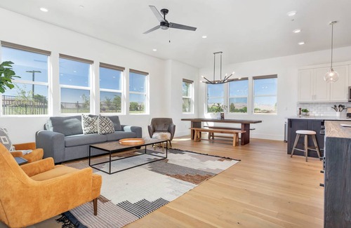 Bloomington Condo | Condo ∙ 3 bedrooms ∙ 10 guests
