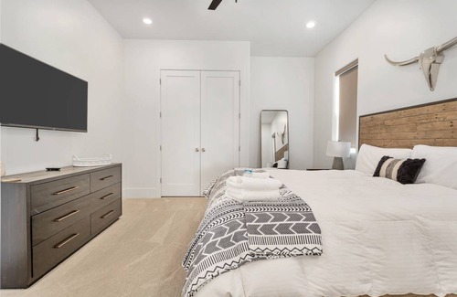 Bloomington Condo | Condo ∙ 3 bedrooms ∙ 10 guests