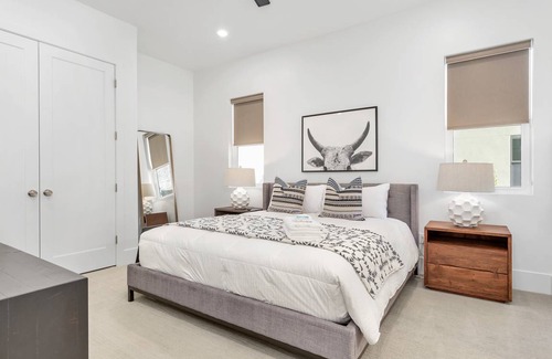 Bloomington Condo | Condo ∙ 3 bedrooms ∙ 10 guests