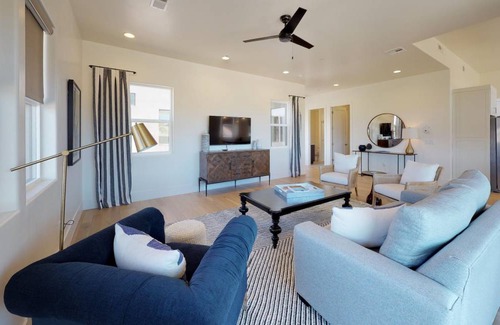 Bloomington Condo | Condo ∙ 3 bedrooms ∙ 10 guests