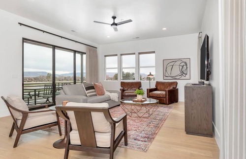 Bloomington Condo | Condo ∙ 3 bedrooms ∙ 10 guests