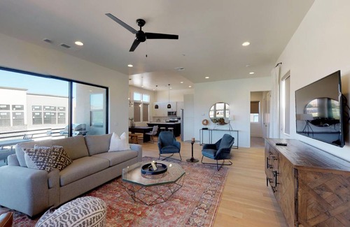 Bloomington Condo | Condo ∙ 3 bedrooms ∙ 6 guests
