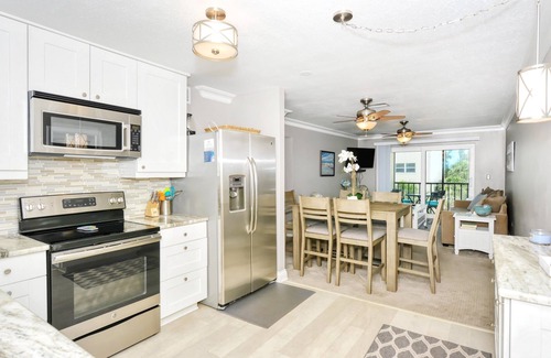 Siesta Key Condo | Condo# 319 Located across the street from Siesta Key Beach, Gulf and Pool View Condo!