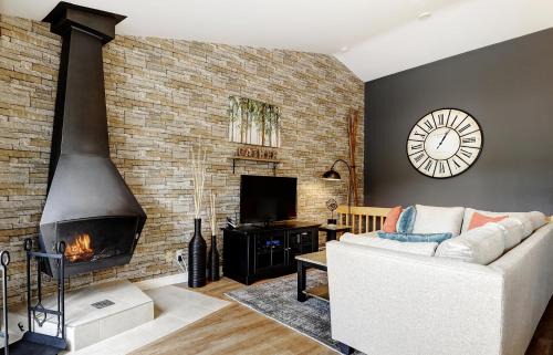 Stoneham Apartment | Condo 58 Chemin de la Corniche by Les Chalets Alpins
