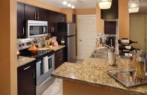 Las Vegas Resort | Condo close to the Strip: Pools & Hot tubs + Full kitchen