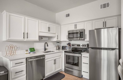 Gulf Place Condo | Condo Directly Across from the Beach! 2 Adult Bikes! Walk to Dining!
