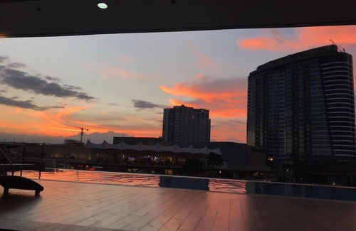 Davao Condo | Condo in Abreezaplace with Wifi and Netflix