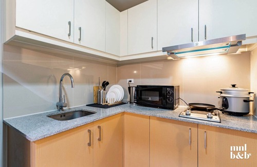 Bonifacio Global City Condo | Condo in Uptown Parksuites Tower II BGC w/Netflix, Disney+ and HBO Go