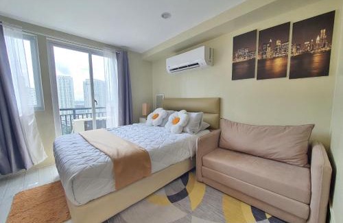 Cebu Apartment | Condo near Ayala Mall Cebu & IT Park - Sea and City View with Balcony