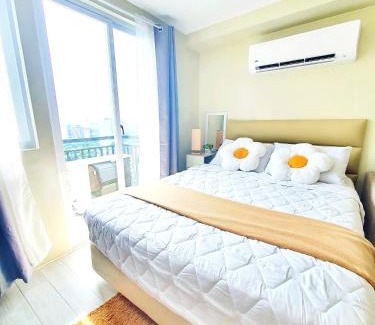 Cebu Apartment | Condo near Ayala Mall Cebu & IT Park - Sea and City View with Balcony