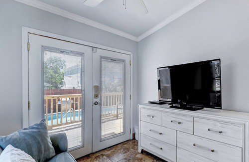 Beach Institute Condo | Condo Near Forsyth Park with Pool in Courtyard! By Southern Belle Savannah