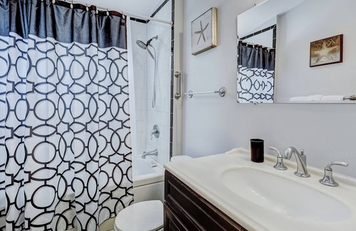 Beach Institute Condo | Condo Near Forsyth Park with Pool in Courtyard! By Southern Belle Savannah