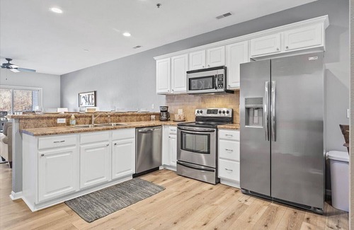 Camdenton Condo | Condo near Ozark Amphitheater LOTO