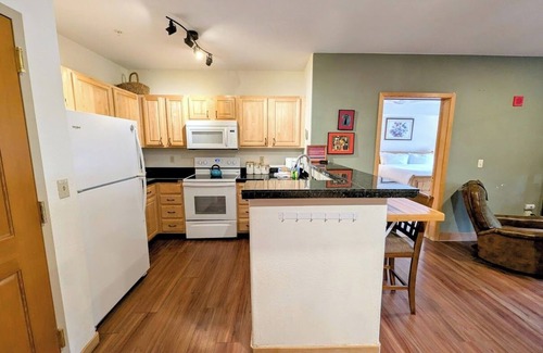 Mountain House Condo | Condo near River Run Village with lots of Shops