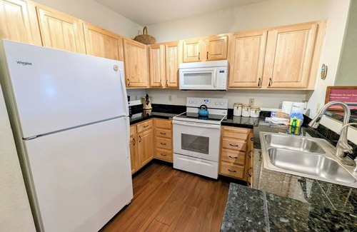 Mountain House Condo | Condo near River Run Village with lots of Shops