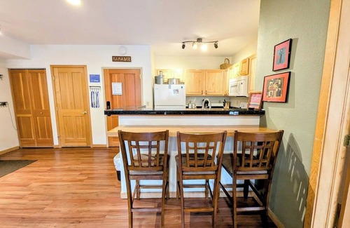 Mountain House Condo | Condo near River Run Village with lots of Shops