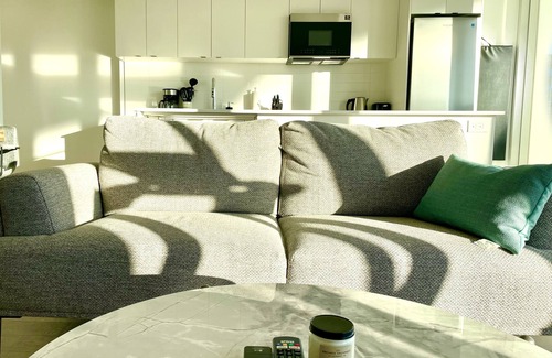 Cote-Des-Neiges—Notre-Dame-De-Grace Apartment | Condo New 5th floor ☼ View & AC ☼ Terrace ☼ Office