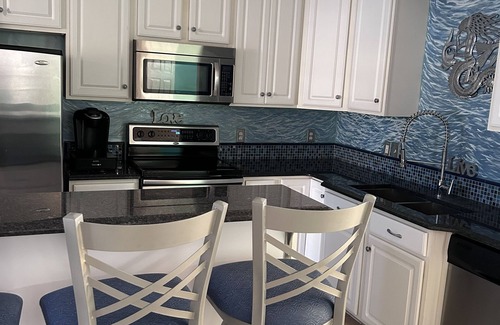 Pass Christian Condo | Condo ON THE BEACH in Pass Christian MS with GREAT view and Pool