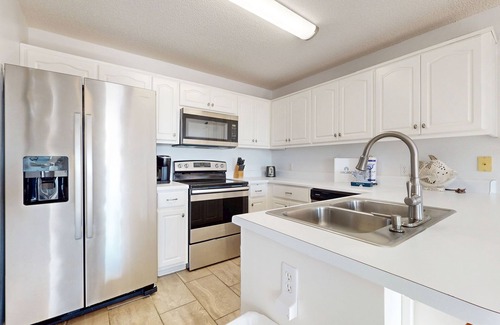 Navarre Beach Condo | Condo only steps from the beach with COMPLIMENTARY Beach Service