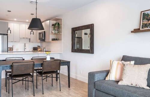 Revelstoke Condo | Condo - Revelstoke Vacations - The Selkirk House with private hot tub