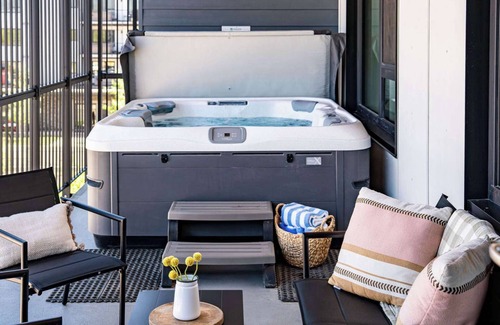 Revelstoke Condo | Condo - Revelstoke Vacations - The Selkirk House with private hot tub